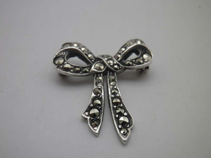 Cute Sterling Silver & Marcasite Vintage Bow Shape brooch