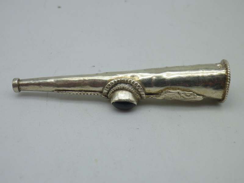 Vintage Sterling Silver Cigarette Holder with garnet inset. 5.5cm long