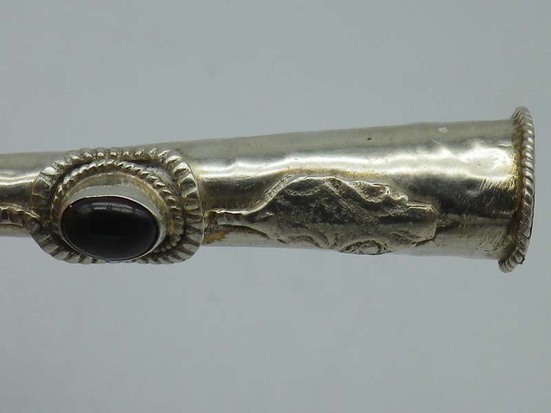 Vintage Sterling Silver Cigarette Holder with garnet inset. 5.5cm long