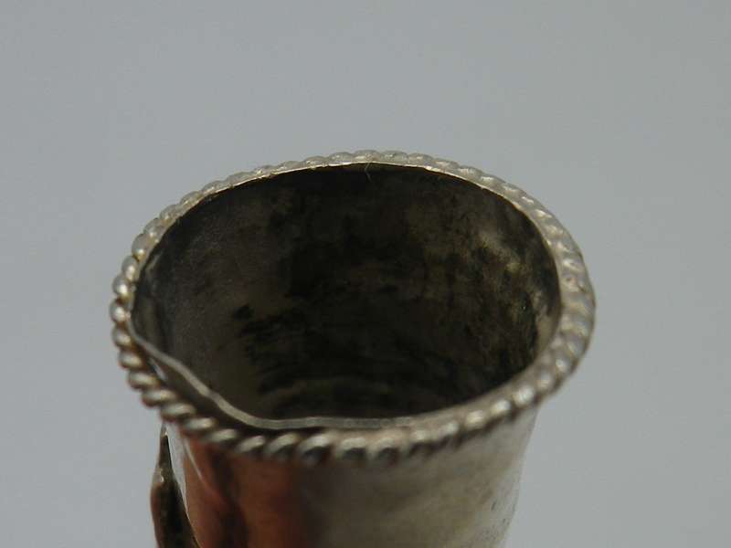 Vintage Sterling Silver Cigarette Holder with garnet inset. 5.5cm long