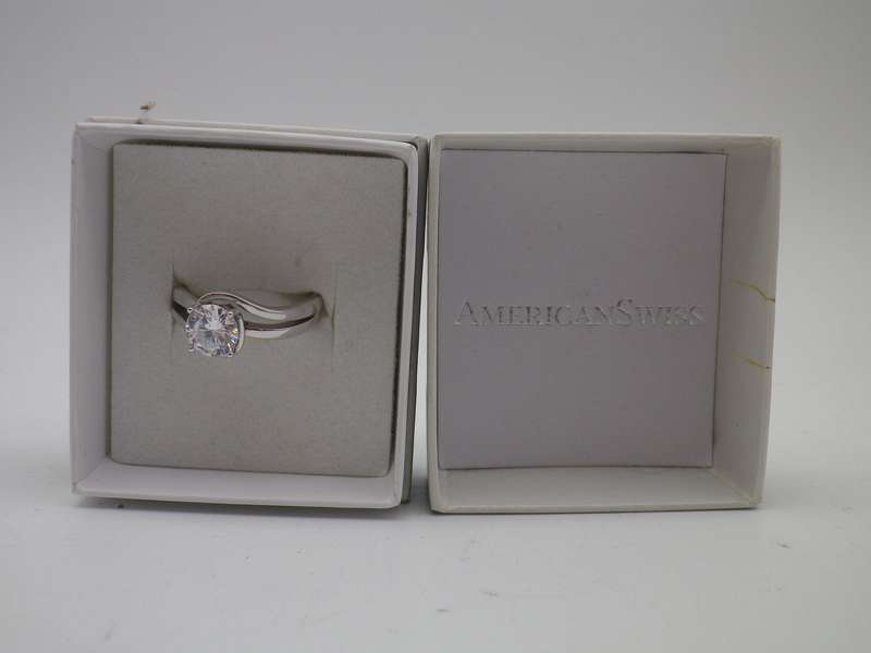 Beautiful VINTAGE STERLING SILVER & CZ Solitaire Ring. American Swiss Size: N.  3.74 g