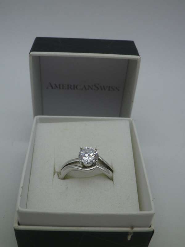 Beautiful VINTAGE STERLING SILVER & CZ Solitaire Ring. American Swiss Size: N.  3.74 g