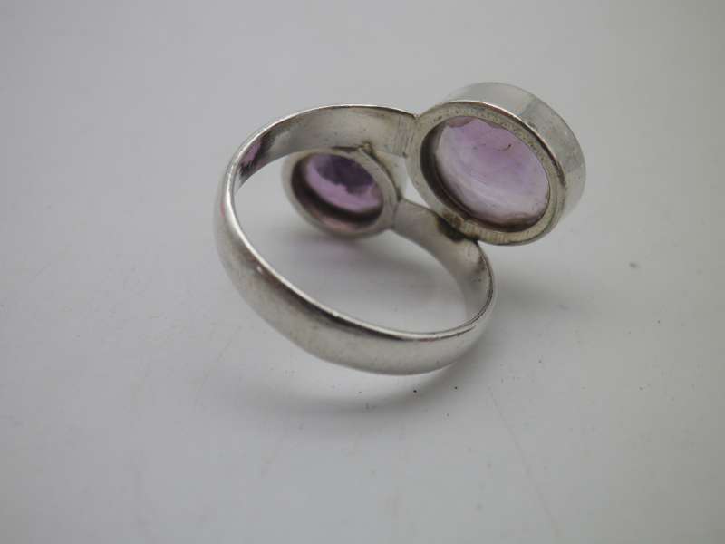 Sterling Silver & Double amethyst Vintage Ring. Fabulous. Size: R 1/24.8grams