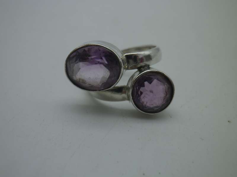 Sterling Silver & Double amethyst Vintage Ring. Fabulous. Size: R 1/24.8grams