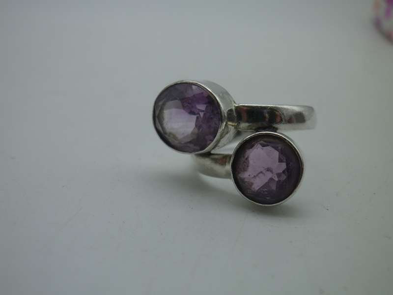 Sterling Silver & Double amethyst Vintage Ring. Fabulous. Size: R 1/24.8grams