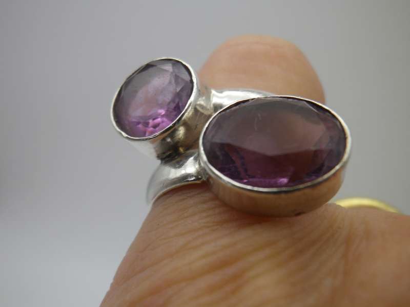 Sterling Silver & Double amethyst Vintage Ring. Fabulous. Size: R 1/24.8grams