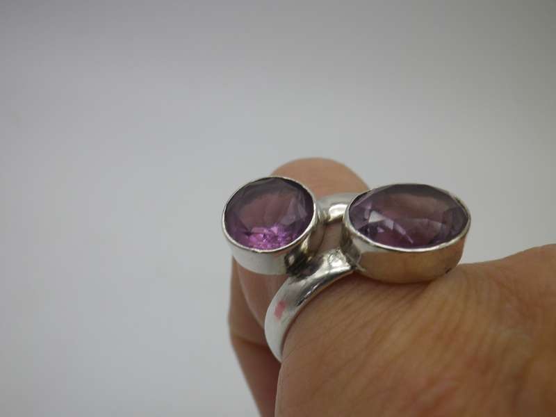 Sterling Silver & Double amethyst Vintage Ring. Fabulous. Size: R 1/24.8grams