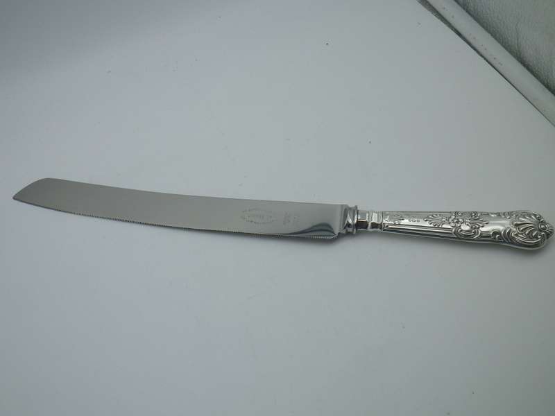 Hallmarked Silver Handle Large Cake Knife Kings Pattern Viner's Ltd Sheffield  1960