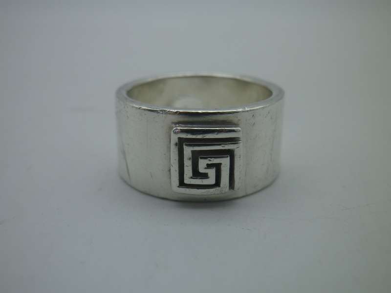 Hallmarked silver GREEK KEY DESIGN Vintage Ring. London. 11g Size: N 1/2