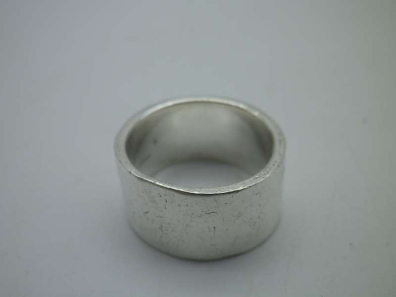 Hallmarked silver GREEK KEY DESIGN Vintage Ring. London. 11g Size: N 1/2