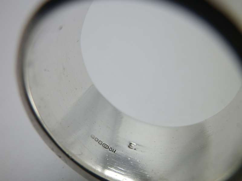 Hallmarked silver GREEK KEY DESIGN Vintage Ring. London. 11g Size: N 1/2