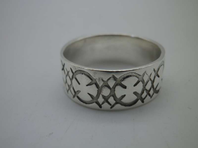 Sterling Silver Men`s Large Vintage Ring  Size: Z. 7.27 g