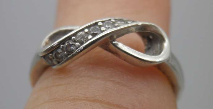 Dainty Sterling Silver INFINITY ring. Set with 10 little cubic zirconias Size: N