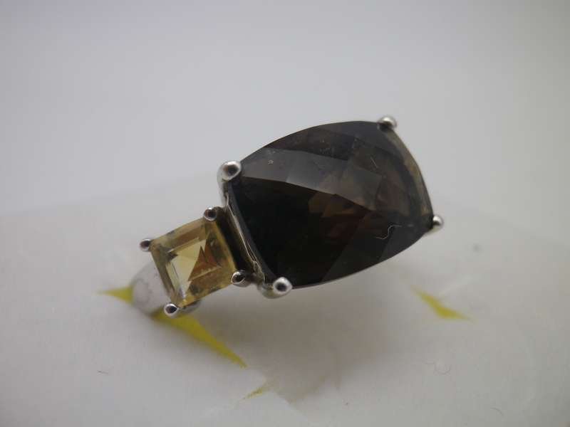 Splendid Sterling Silver Smoky Quartz & 2 citrine Vintage Ring. Rhodium plated. Size: P. 6g