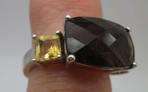 Splendid Sterling Silver Smoky Quartz & 2 citrine Vintage Ring. Rhodium plated. Size: P. 6g