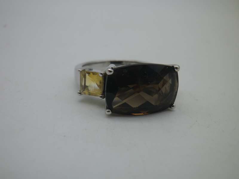 Splendid Sterling Silver Smoky Quartz & 2 citrine Vintage Ring. Rhodium plated. Size: P. 6g