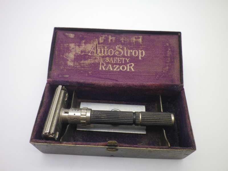 Vintage AUTOSTROP Co. SAFETY RAZOR, NEW YORK, USA. BOXED
