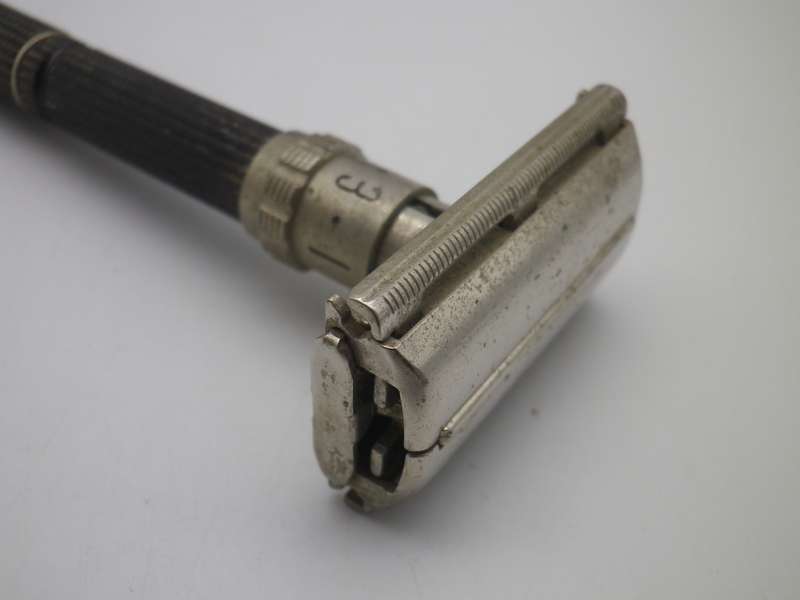 Vintage AUTOSTROP Co. SAFETY RAZOR, NEW YORK, USA. BOXED