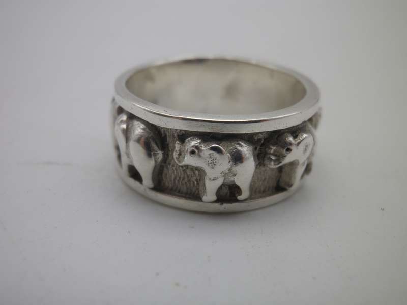 Sterling Silver ELEPHANT Vintage ring. Size N 1/2 6.80g