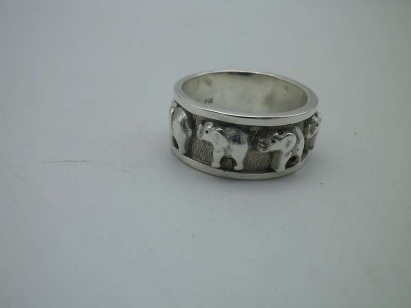 Sterling Silver ELEPHANT Vintage ring. Size N 1/2 6.80g