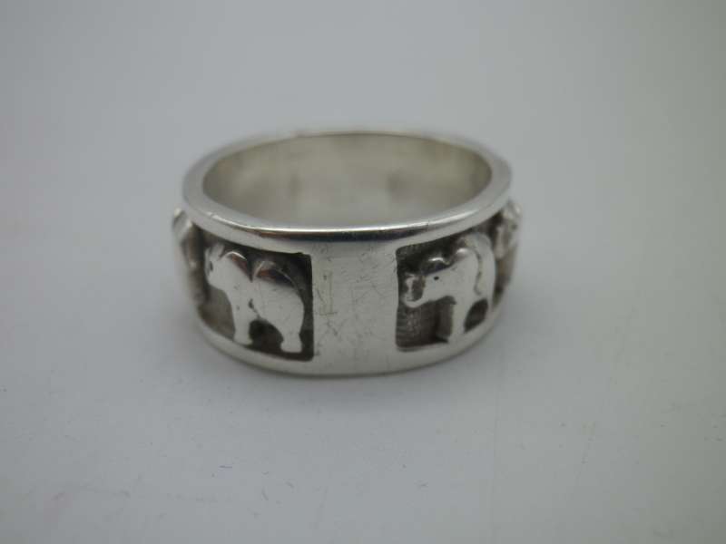 Sterling Silver ELEPHANT Vintage ring. Size N 1/2 6.80g