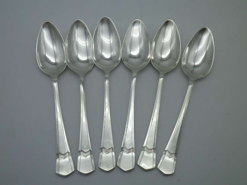 Nice set of EPNS Vintage Silver plated fruit spoons. 13cm