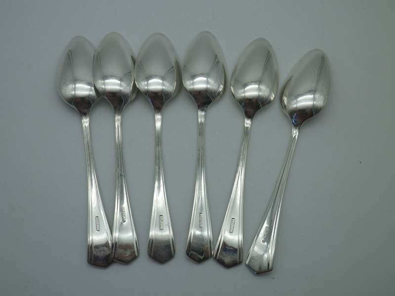 Nice set of EPNS Vintage Silver plated fruit spoons. 13cm