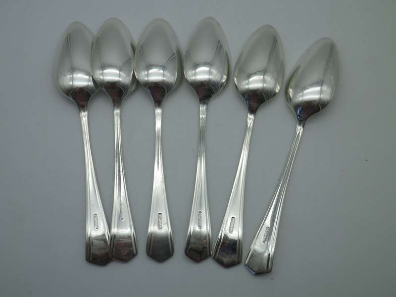 Nice set of EPNS Vintage Silver plated fruit spoons. 13cm