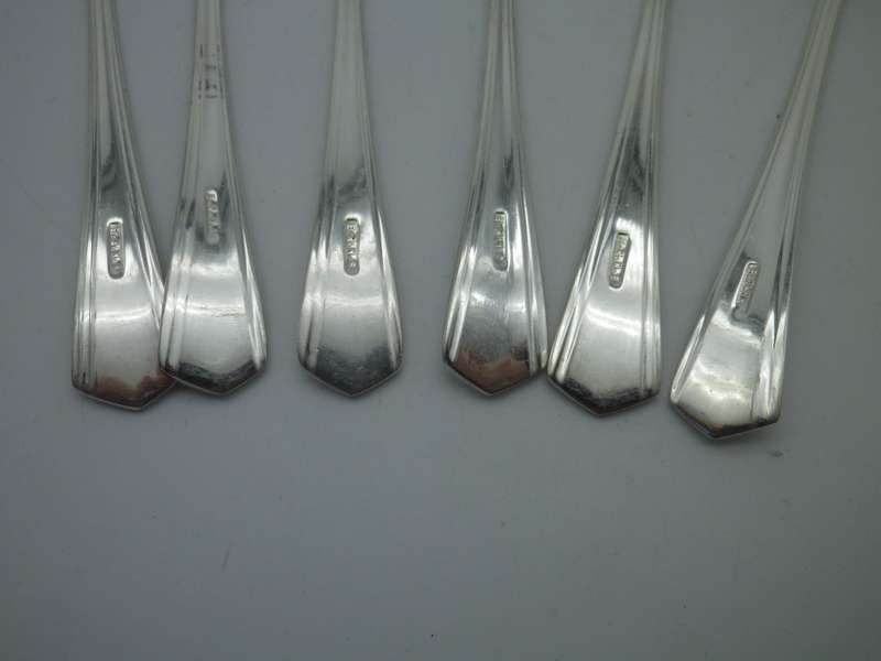 Nice set of EPNS Vintage Silver plated fruit spoons. 13cm