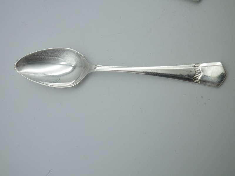 Nice set of EPNS Vintage Silver plated fruit spoons. 13cm