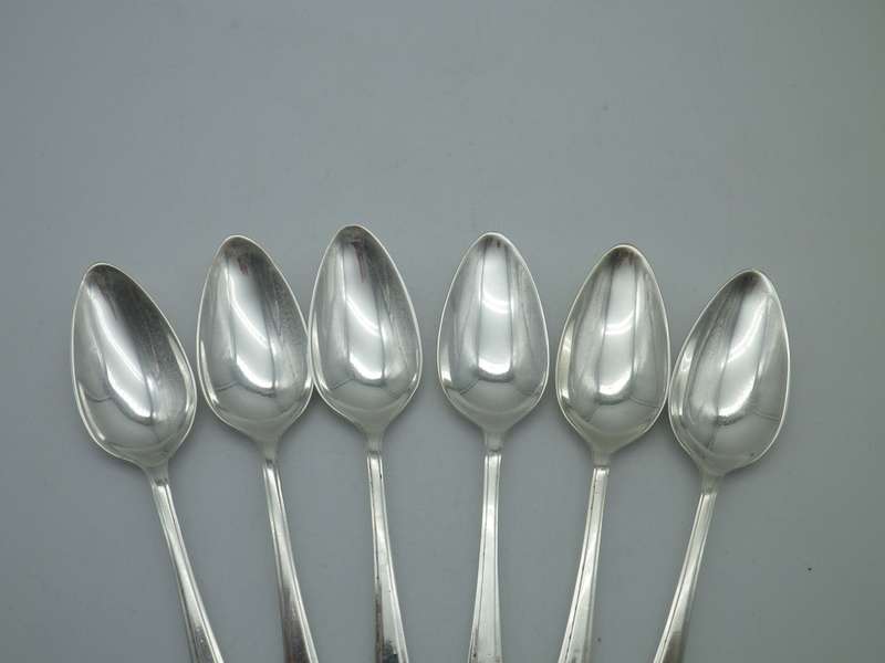 Nice set of EPNS Vintage Silver plated fruit spoons. 13cm