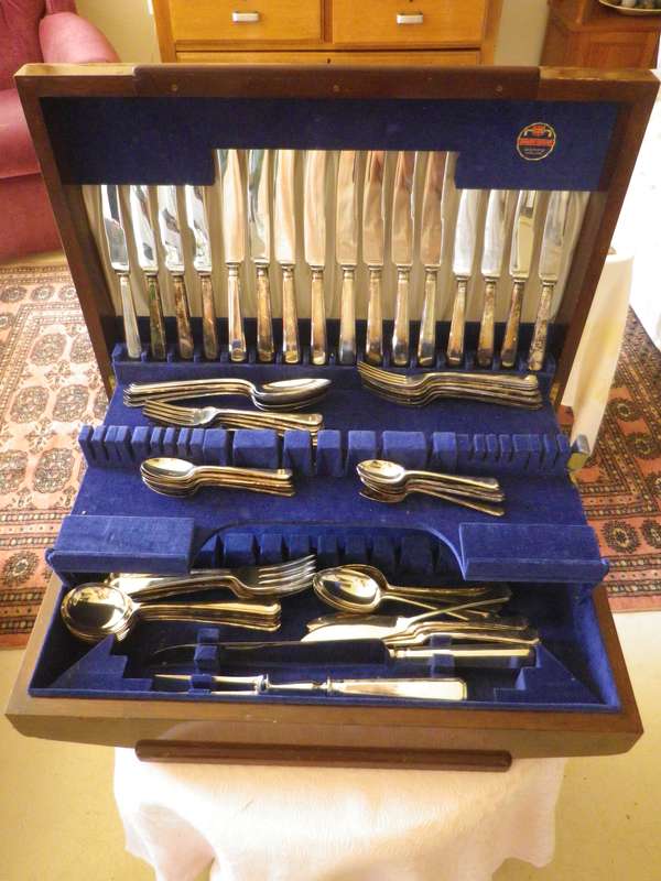 SUPERB A1 EPNS EIGHT PLACE 84 piece Vintage Canteen of Cutlery. Cox Co Ltd SHEFFIELD 1950s
