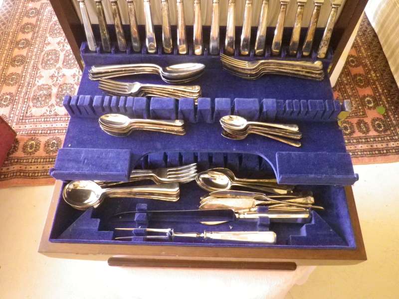 SUPERB A1 EPNS EIGHT PLACE 84 piece Vintage Canteen of Cutlery. Cox Co Ltd SHEFFIELD 1950s