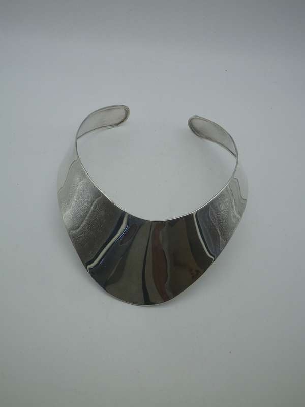 Dramatic Vintage Modernist SILVER PLATED Adjustable Choker Necklace. Mirror Bright & Unusual