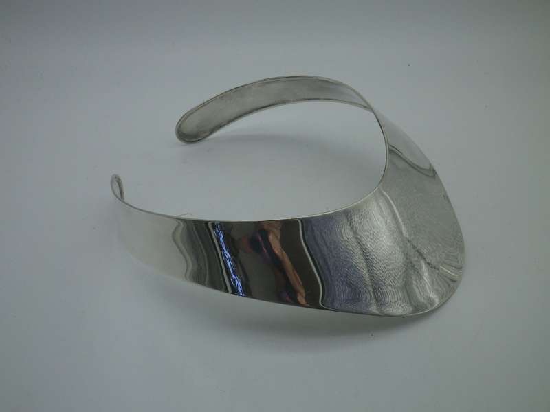 Dramatic Vintage Modernist SILVER PLATED Adjustable Choker Necklace. Mirror Bright & Unusual