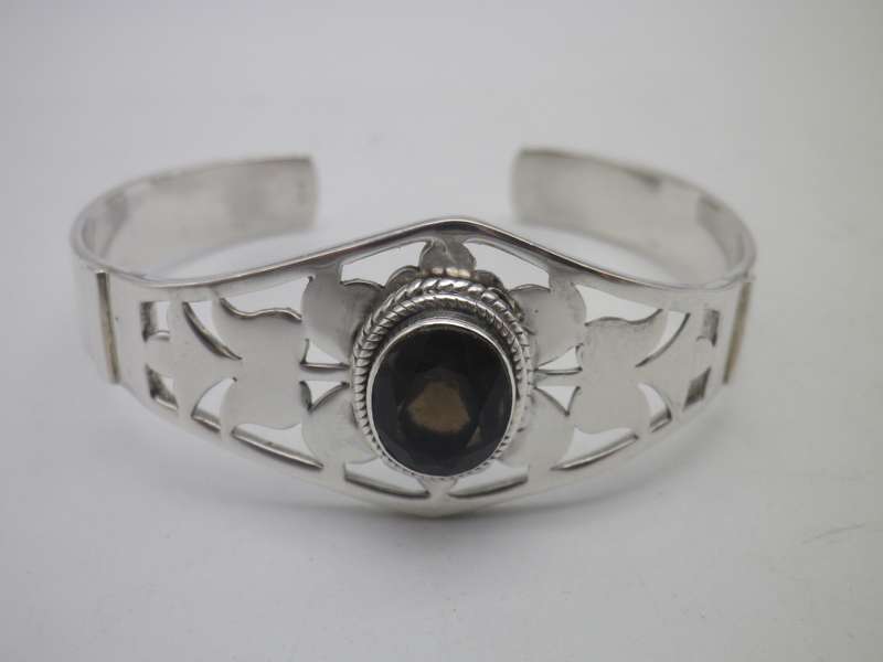STERLING SILVER & SMOKEY QUARTZ ADJUSTABLE BANGLE. 30 G