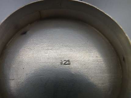 Gorgeous Sterling Silver vintage pill box. 3.3cm x 2cm deep 14g