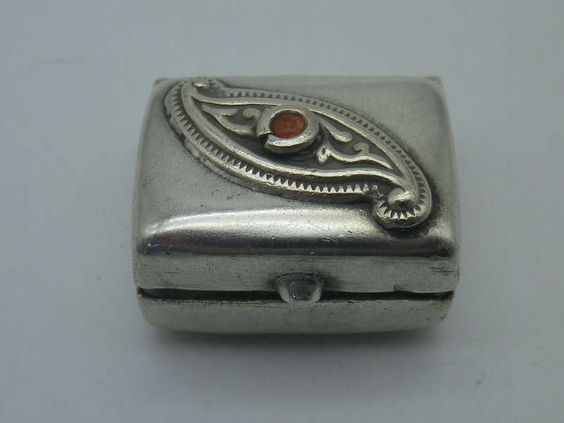 Sterling Silver vintage pill box with stone inset. 3x 2.4 x 1.2cm  21.5 g