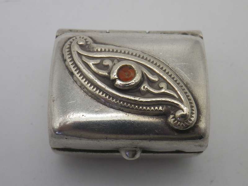 Sterling Silver vintage pill box with stone inset. 3x 2.4 x 1.2cm  21.5 g