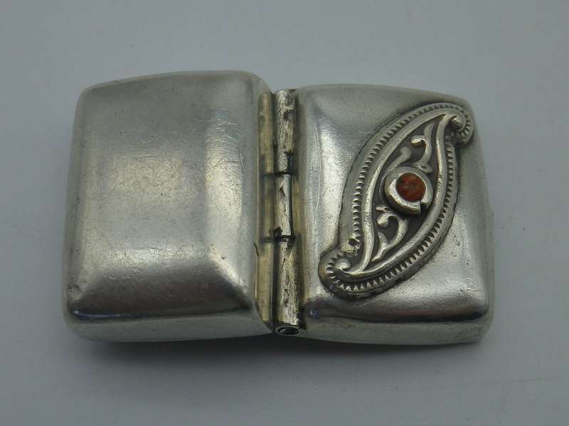 Sterling Silver vintage pill box with stone inset. 3x 2.4 x 1.2cm  21.5 g