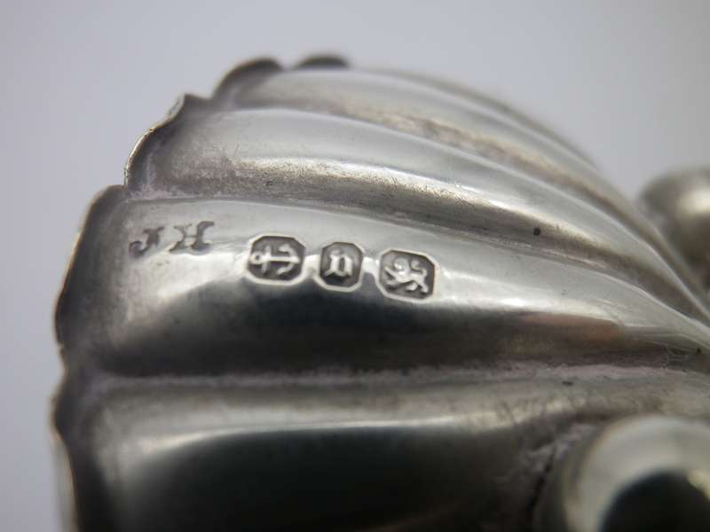 Hallmarked silver small shell shape ring or trinket bowl 3 bun feet. Birmingham 6x5.5x 2cm 14.3g