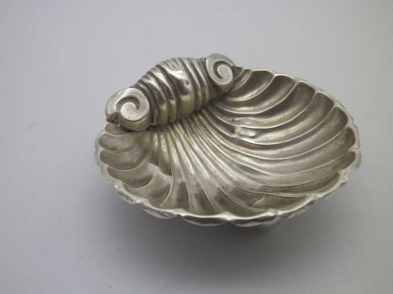 Hallmarked silver small shell shape ring or trinket bowl 3 bun feet. Birmingham 6x5.5x 2cm 14.3g