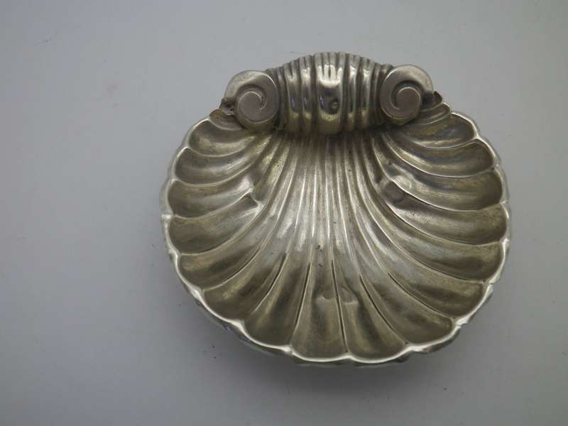 Hallmarked silver small shell shape ring or trinket bowl 3 bun feet. Birmingham 6x5.5x 2cm 14.3g