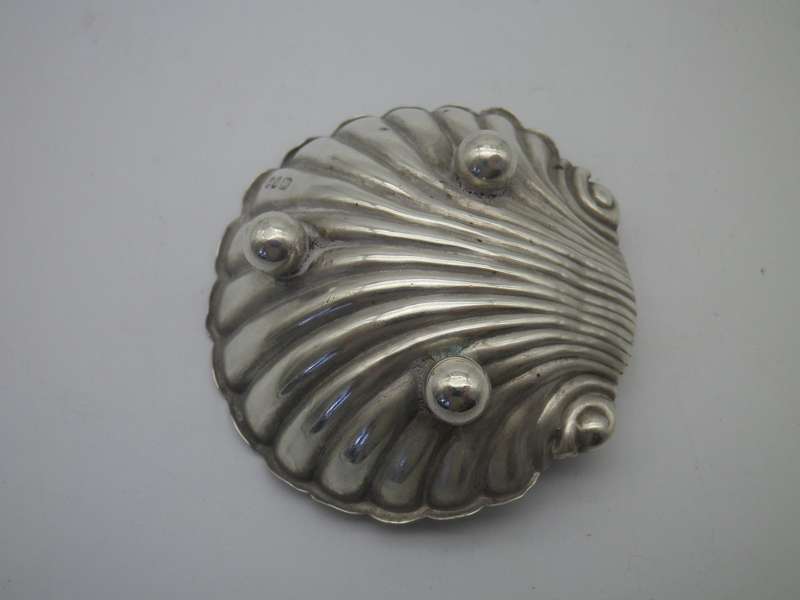 Hallmarked silver small shell shape ring or trinket bowl 3 bun feet. Birmingham 6x5.5x 2cm 14.3g