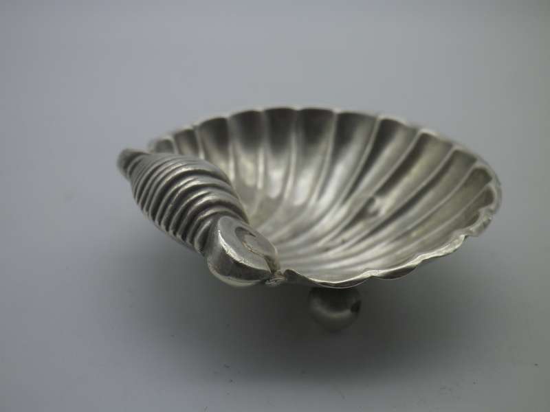 Hallmarked silver small shell shape ring or trinket bowl 3 bun feet. Birmingham 6x5.5x 2cm 14.3g