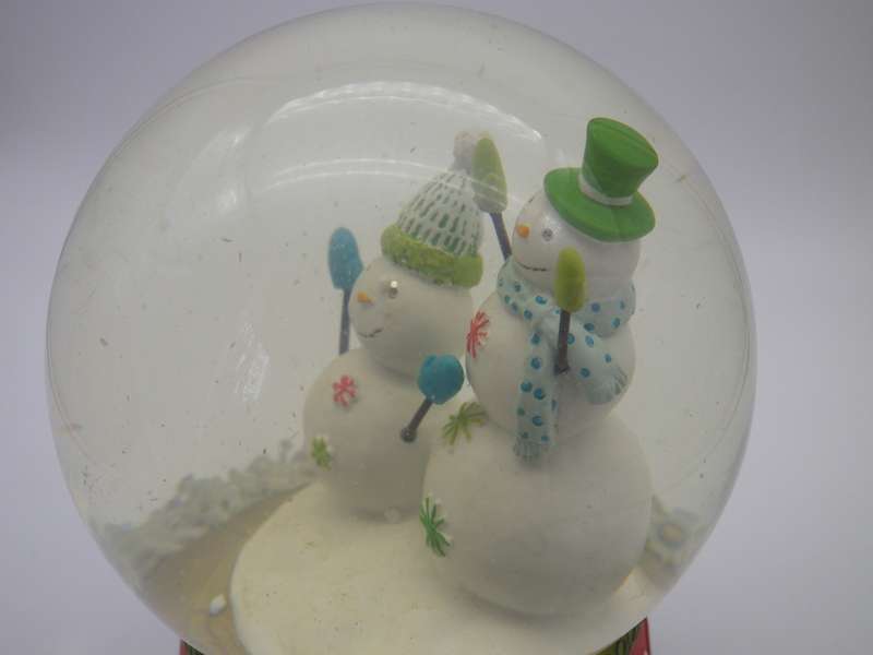 Large Musical CHRISTMAS Vintage Snow Globe.  Plays "We wish you a merry Christmas" works perfectly