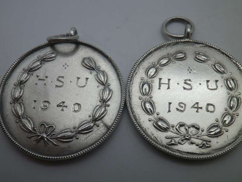 Two Vintage Sterling Silver Round Medal pendants. 9.3g 2.9cm
