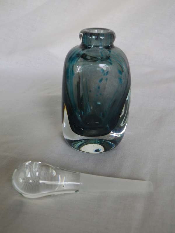 Studio Glass Scent perfume bottle with stopper. Likely DAVID READE