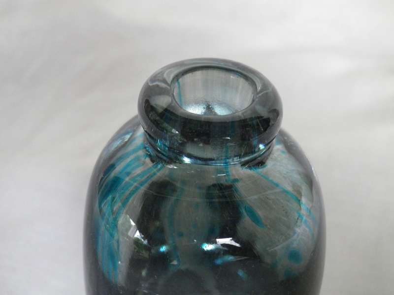 Studio Glass Scent perfume bottle with stopper. Likely DAVID READE