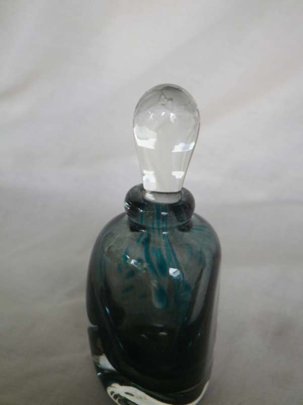 Studio Glass Scent perfume bottle with stopper. Likely DAVID READE